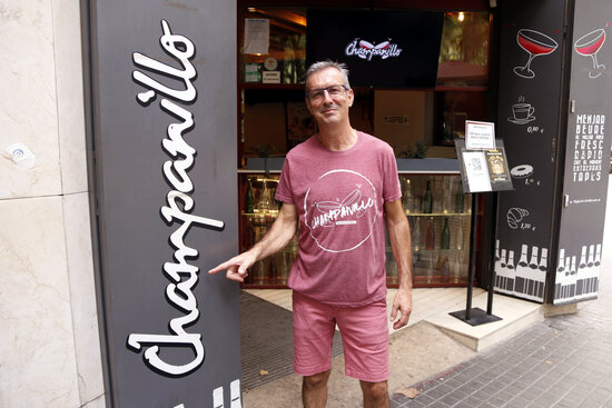 'Champanillo' restaurant chain owner David Iglesias in Barcelona (by Jordi Bataller)